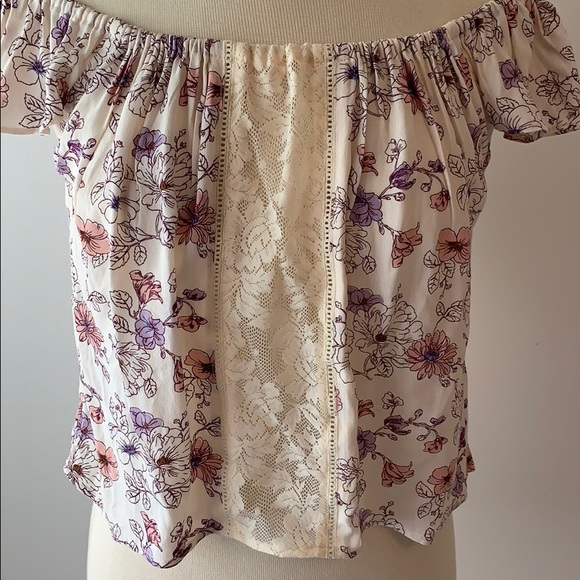 Off the shoulder top🌻 - Picture 2 of 4